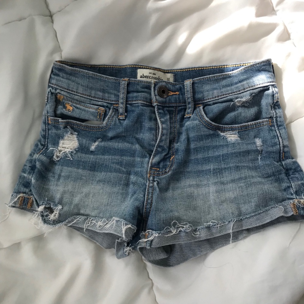Super cute denim shorts